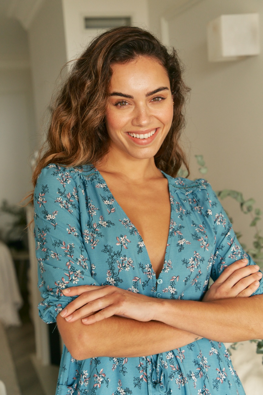 Krátké šaty s květinovým potiskem