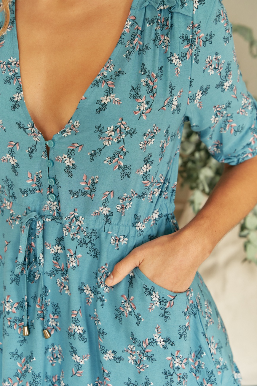 Krátké šaty s květinovým potiskem