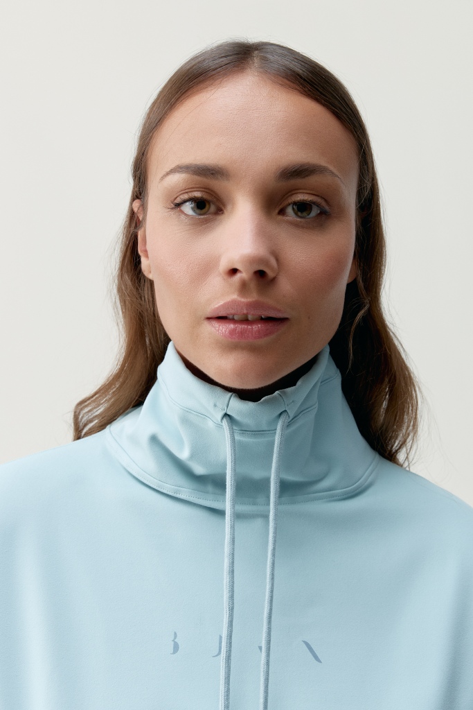 Modrá sportovní mikina