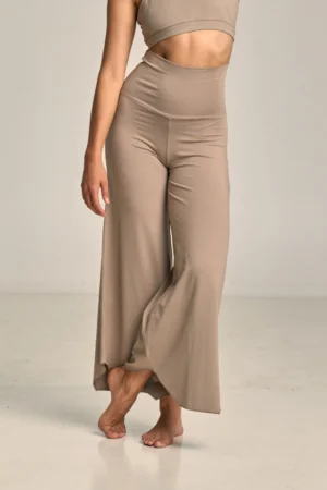 Béžové kalhoty s volnými nohavicemi